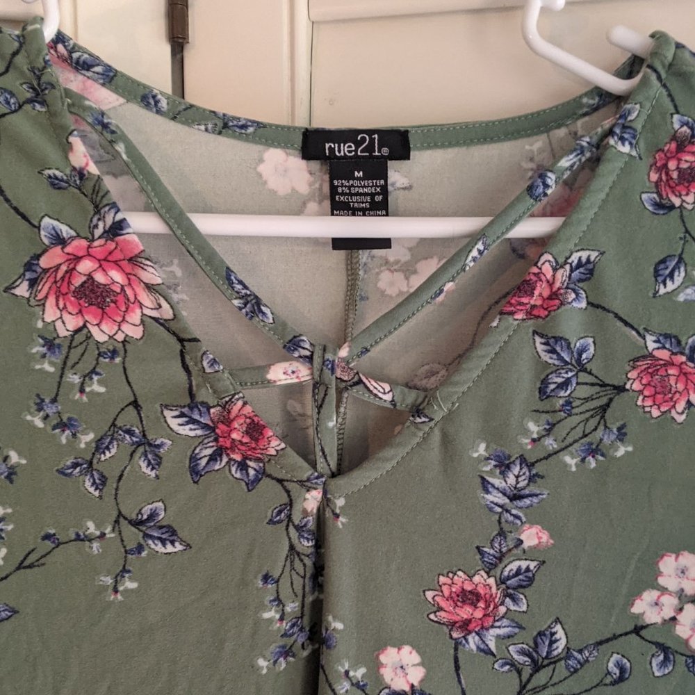 💖HP💖 Mini Floral Dress - Picture 2 of 3